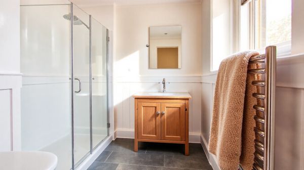 Les meilleurs modèles de poubelles pour sublimer votre salle de bain